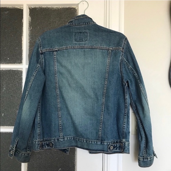 Levi’s Oversized Trucker Jean Jacket - Picture 4 of 4
